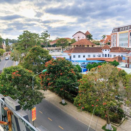 Golden Bee Hotel Da Lat Exterior photo